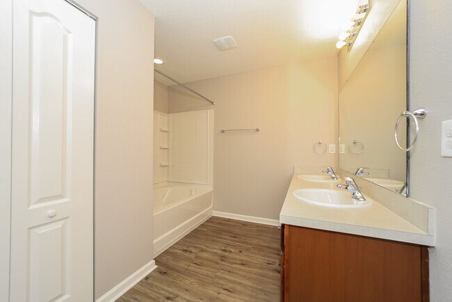 Building Photo - 2126 Tyson Lake Dr