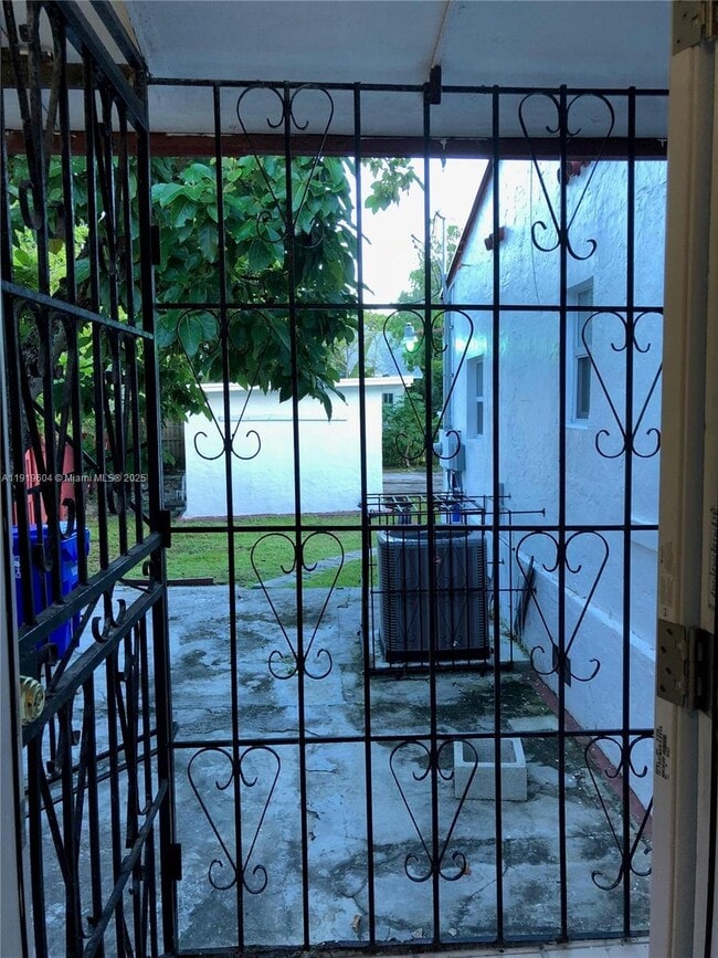 Building Photo - 76 NE 48th St