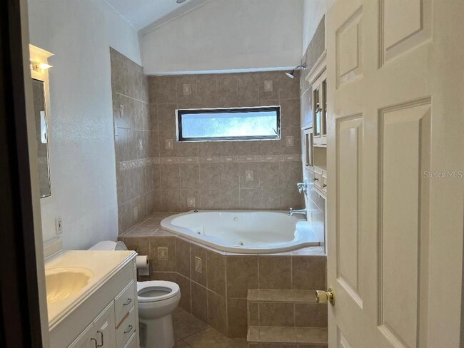 Building Photo - 200 Arbor Dr W