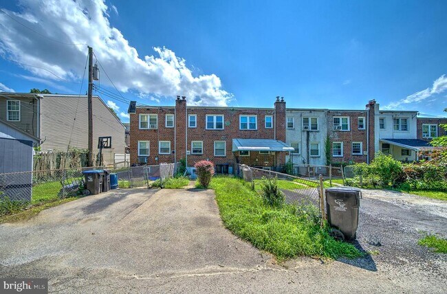 Building Photo - 539 E Basin St