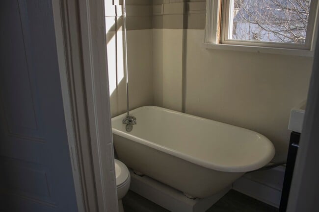 Building Photo - Pistachio Rentals (1618 Martha St)