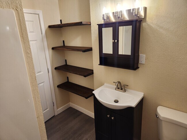 Bathroom - 815 Sun Valley Dr