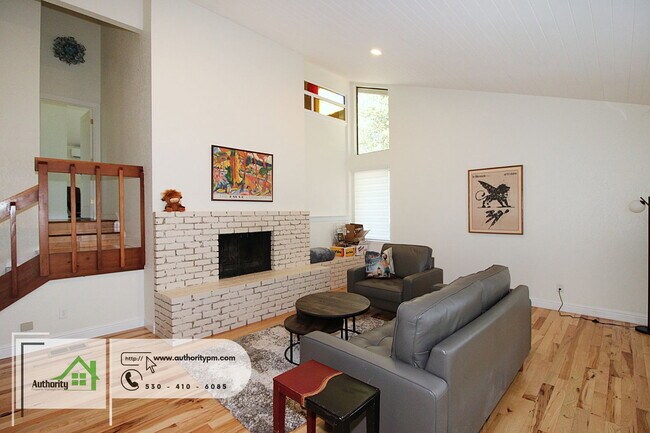 Building Photo - 3350 Mountain Oak Dr