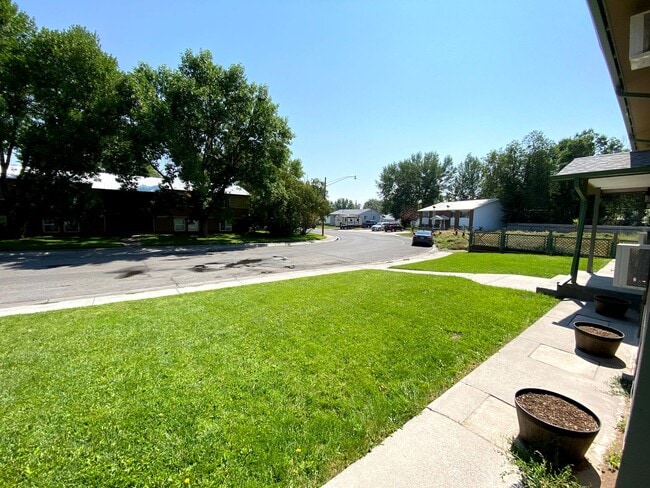 Building Photo - 810 Mary Anne Dr