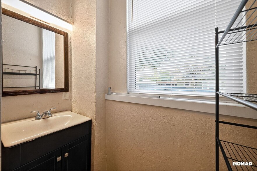 Building Photo - 2500 Eaton St