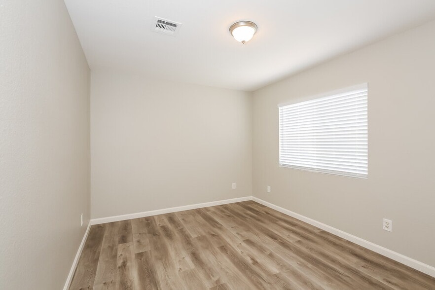 Building Photo - 5014 Sapphire Light St