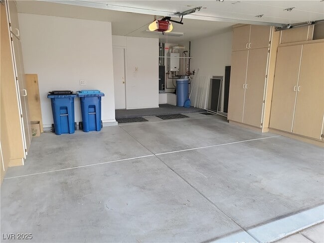 Building Photo - 2636 Highvale Dr