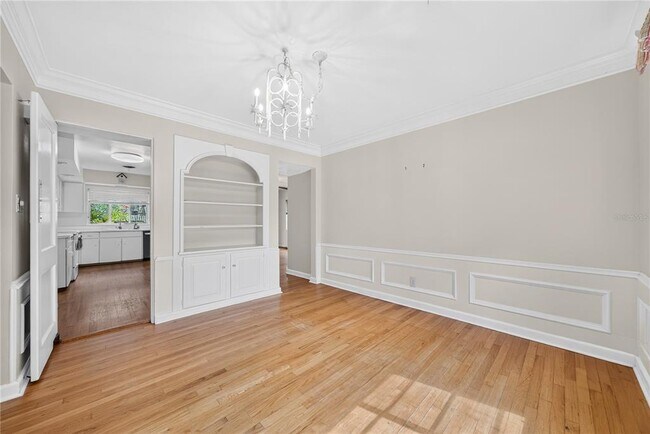 Building Photo - 2406 Shoreham Rd