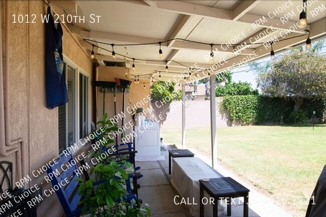 Building Photo - 1012 W 210th St