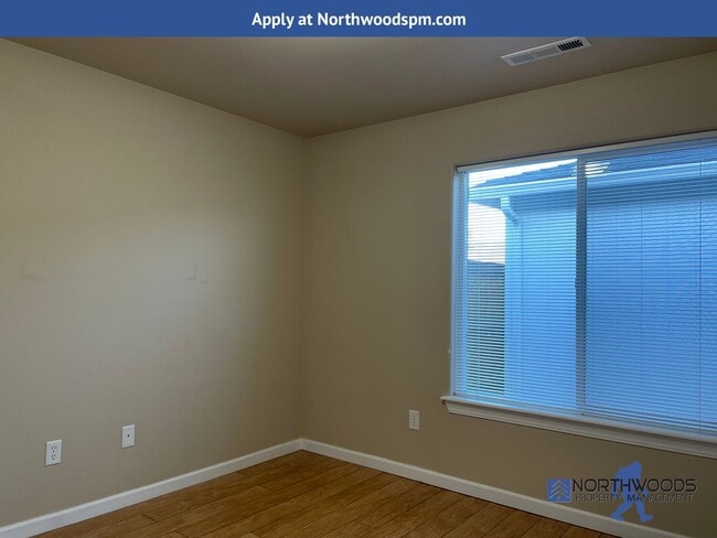 Building Photo - Very Nice 2 Bedroom 2 Bath Home Located in a 55+ Community in Central Point