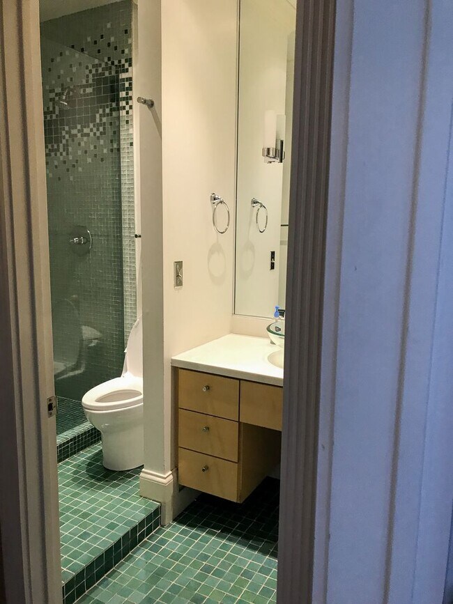 Building Photo - Upscale Luxury Downtown Apartment