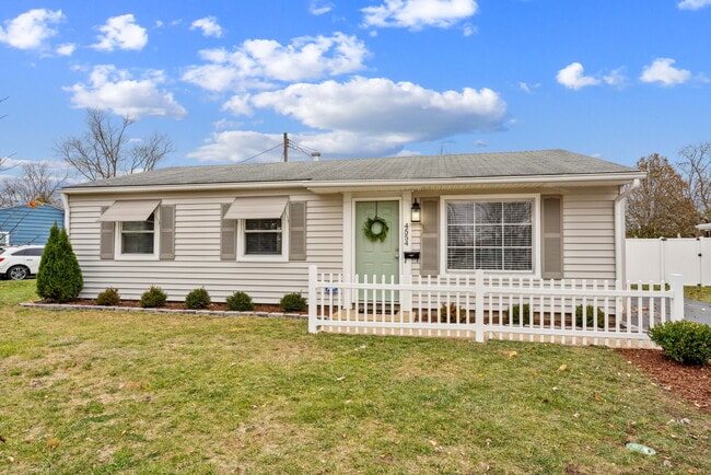 Building Photo - 4554 Moraine Ave