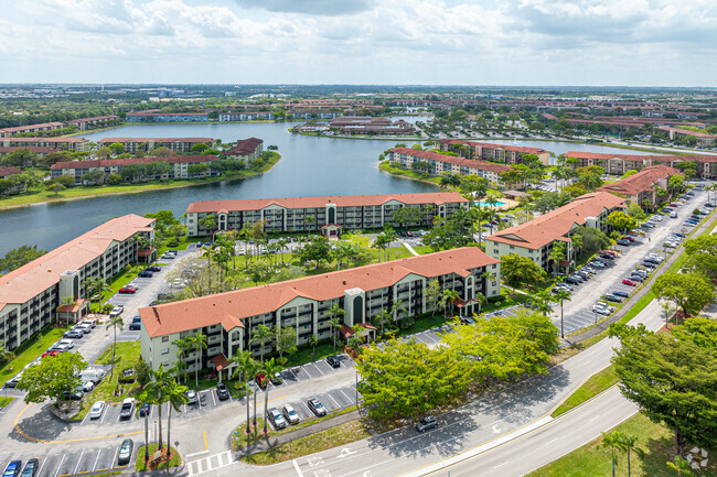 Building Photo - Hawthorne Condominium