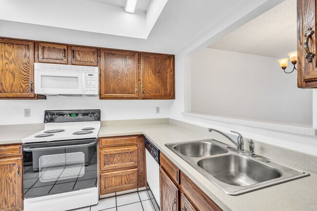 Building Photo - 7860 E Baker St