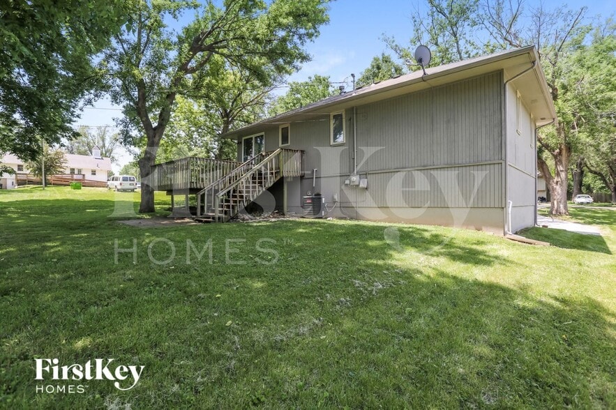 Building Photo - 15605 Allen Ave