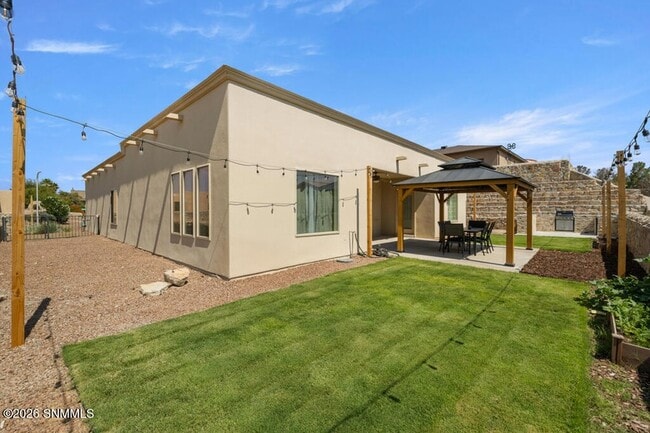 Building Photo - 2561 Desert Cove Pl