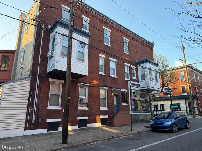 Building Photo - 2441 Brown St