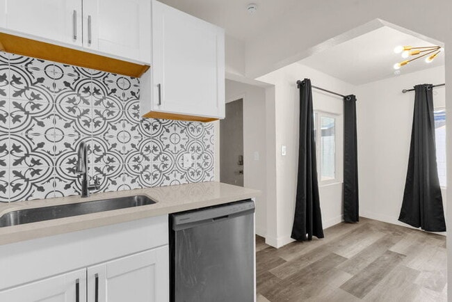 Building Photo - BRAND NEW EVERYTHING IN UPTOWN/BILTMORE AREA