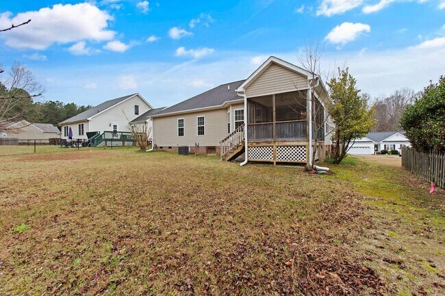Building Photo - Adorable Ranch Home With Garage and Screen Porch!