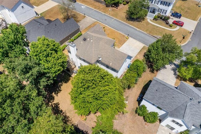 Building Photo - 881 Soaring Dr NE