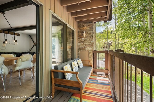 Building Photo - 35 Upper Woodbridge Rd