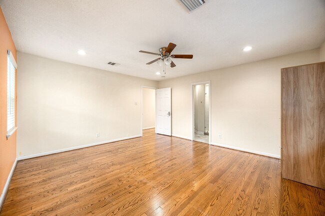 Building Photo - 9762 Tappenbeck Dr