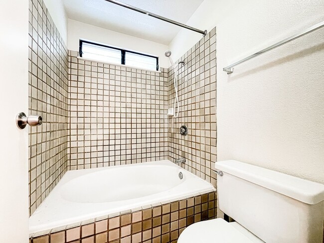 Building Photo - 3/2 with Garage! Wailuna in Aiea!