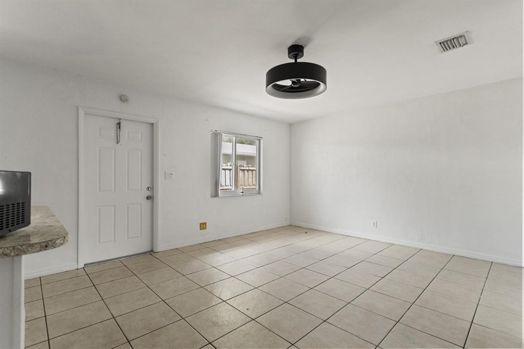 Building Photo - 709 SW 13th Ave