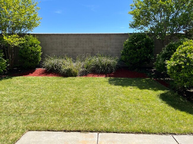 Building Photo - 1240 Landmark Cir
