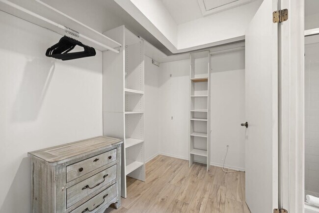 Building Photo - 1518 Wexford Dr E