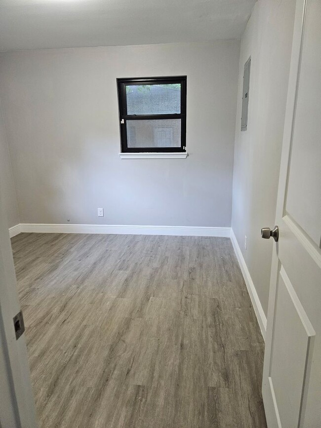 Building Photo - Lots of updates!