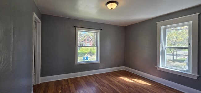 Building Photo - Upper Level One Bedroom Condo in Cadillac