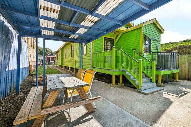 Building Photo - Updated Bywater 3-Bedroom Cottage on Alvar Street