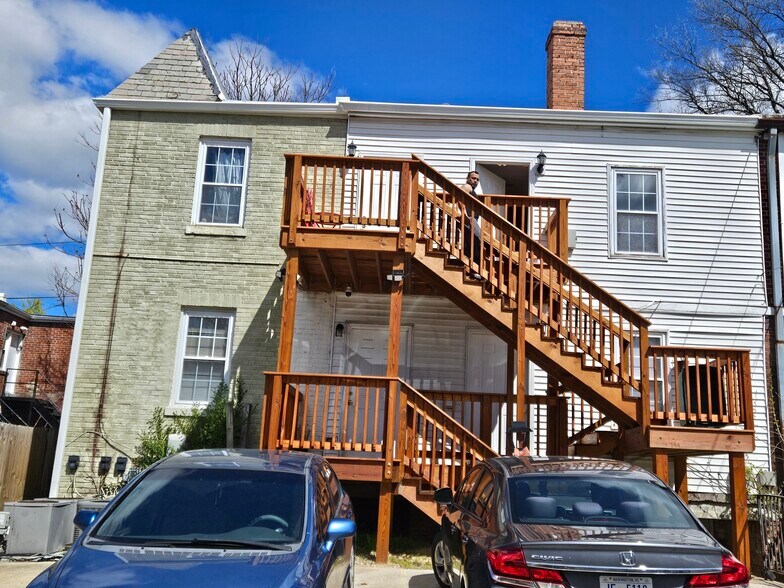 Building Photo - 330 Delafield Pl NW