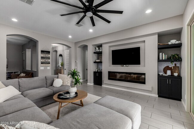 Building Photo - 20399 E Mockingbird Dr