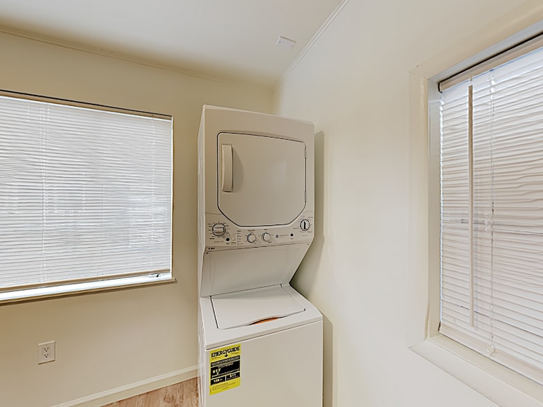 Building Photo - 2065 15th Ave