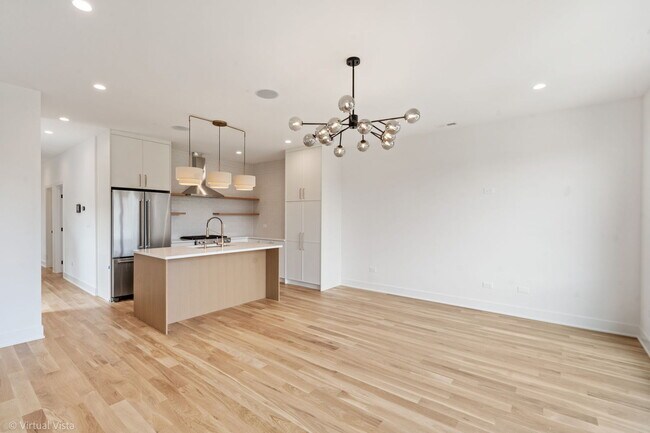 Building Photo - 2122 W 18th Pl