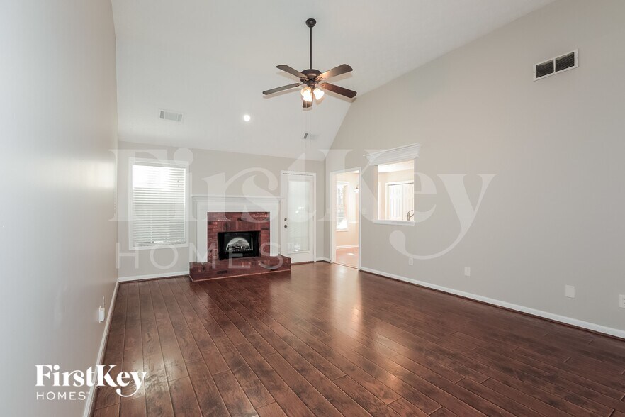 Building Photo - 115 Coldwater Dr