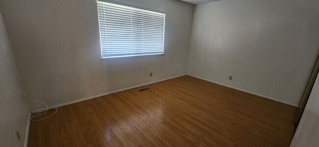 Building Photo - 3 Bedroom 2 Bathroom Home in Greenhaven