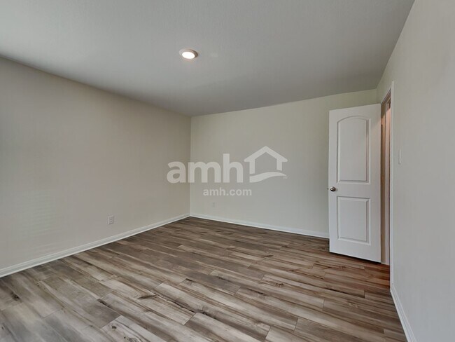 Building Photo - 216 Foster Ln