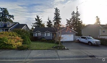 Building Photo - Lovely Small Pet Friendly Home In Highly S...