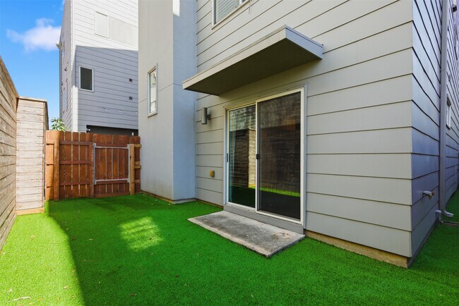 Building Photo - 4704 Crawford St