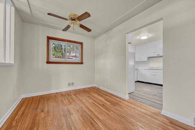Building Photo - $2,595, 3-bed, 2-bath located in Denver.