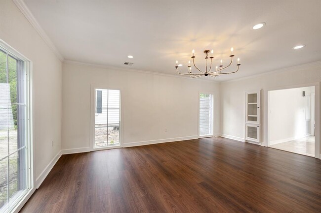 Building Photo - 3071 Locke Ln