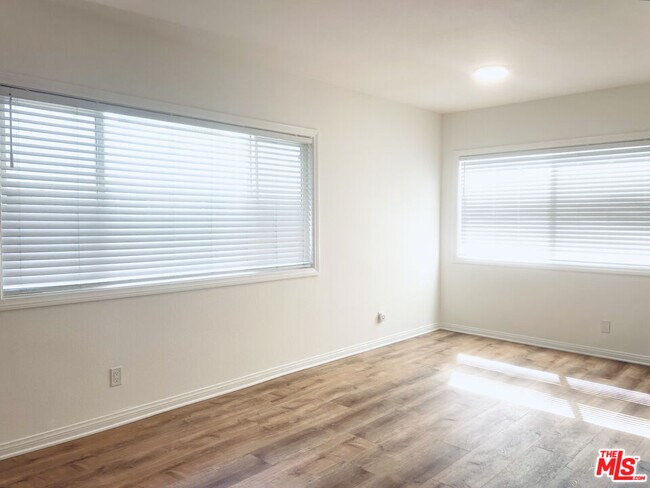 Building Photo - 5263 Riverton Ave