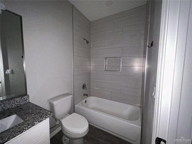 Building Photo - 13 Stauffers St