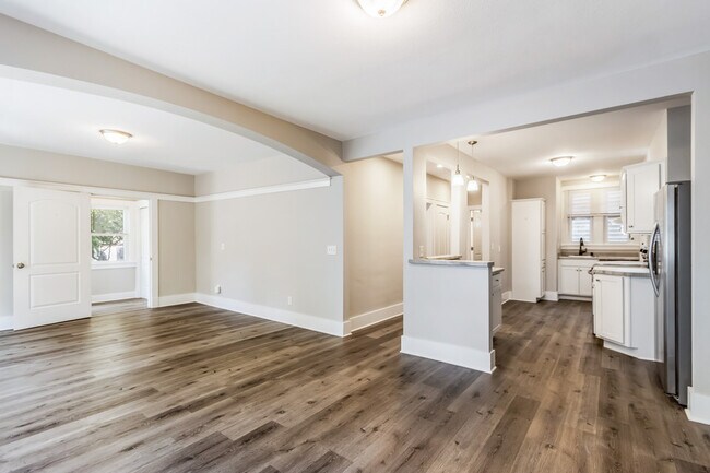 Building Photo - 834 N 70th St