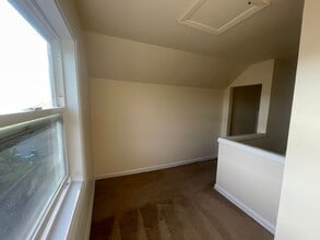 Building Photo - 3414-3418 SE Vineyard Rd Milwaukie, OR 97267
