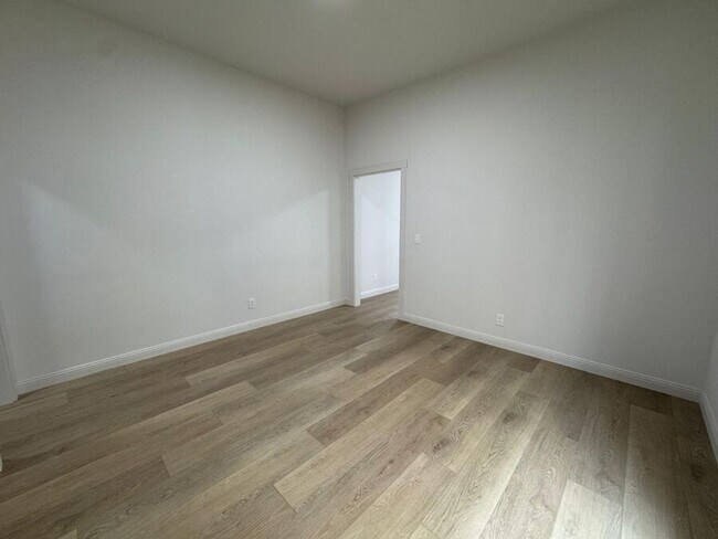 Building Photo - 169 Fair Oaks St