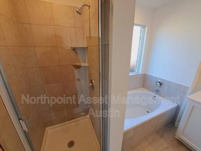 Building Photo - 2544 Four Waters Lp